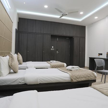 Hotel Ajinkya Palace Аурангабад Екстериор снимка