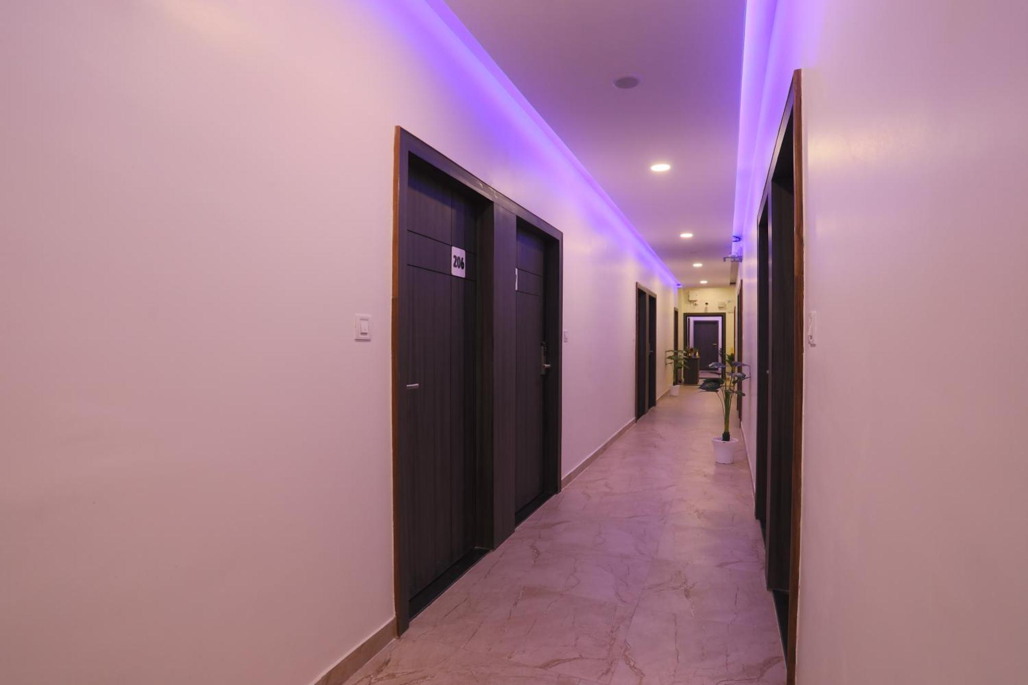 Hotel Ajinkya Palace Аурангабад Екстериор снимка