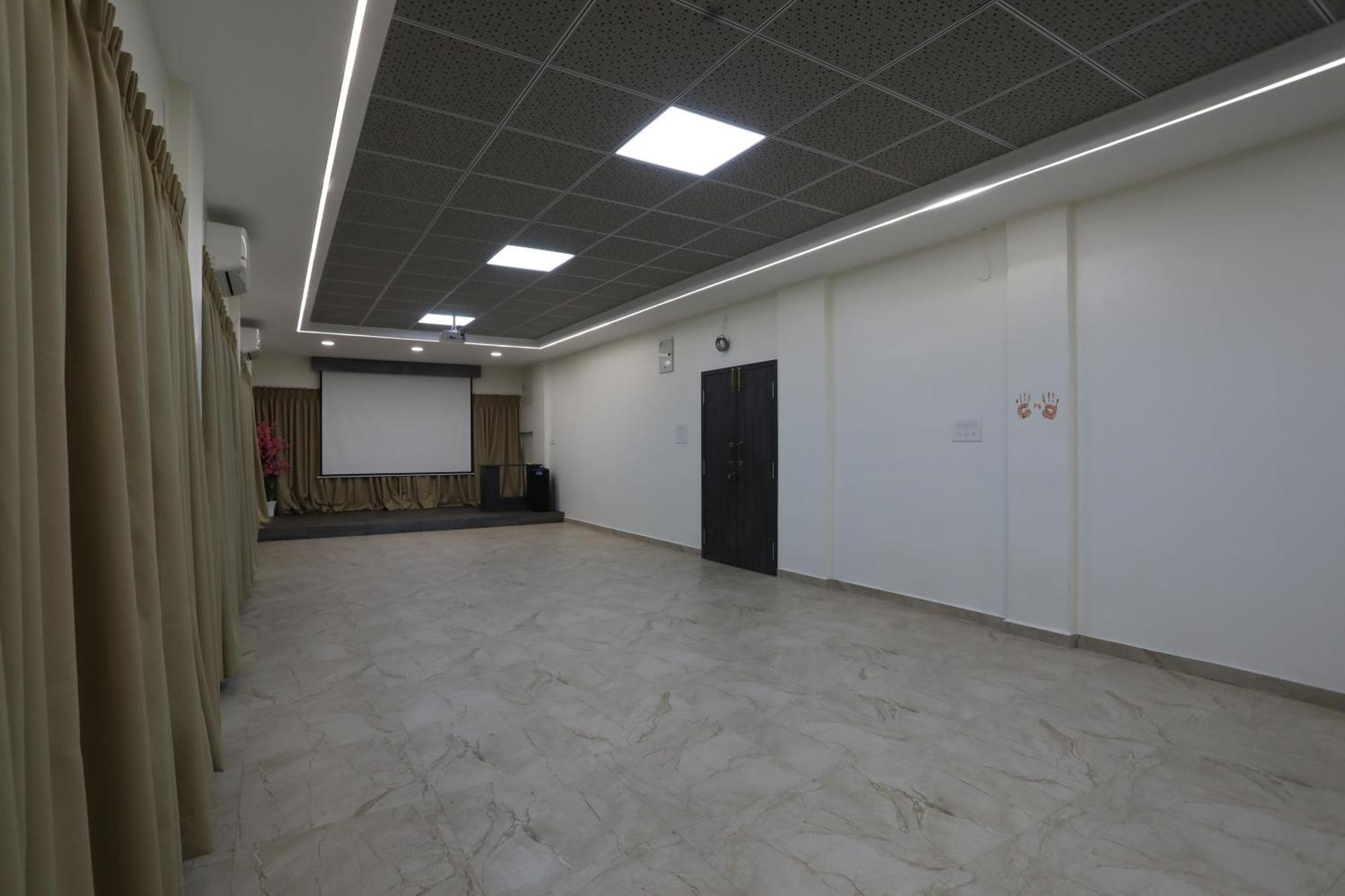 Hotel Ajinkya Palace Аурангабад Екстериор снимка